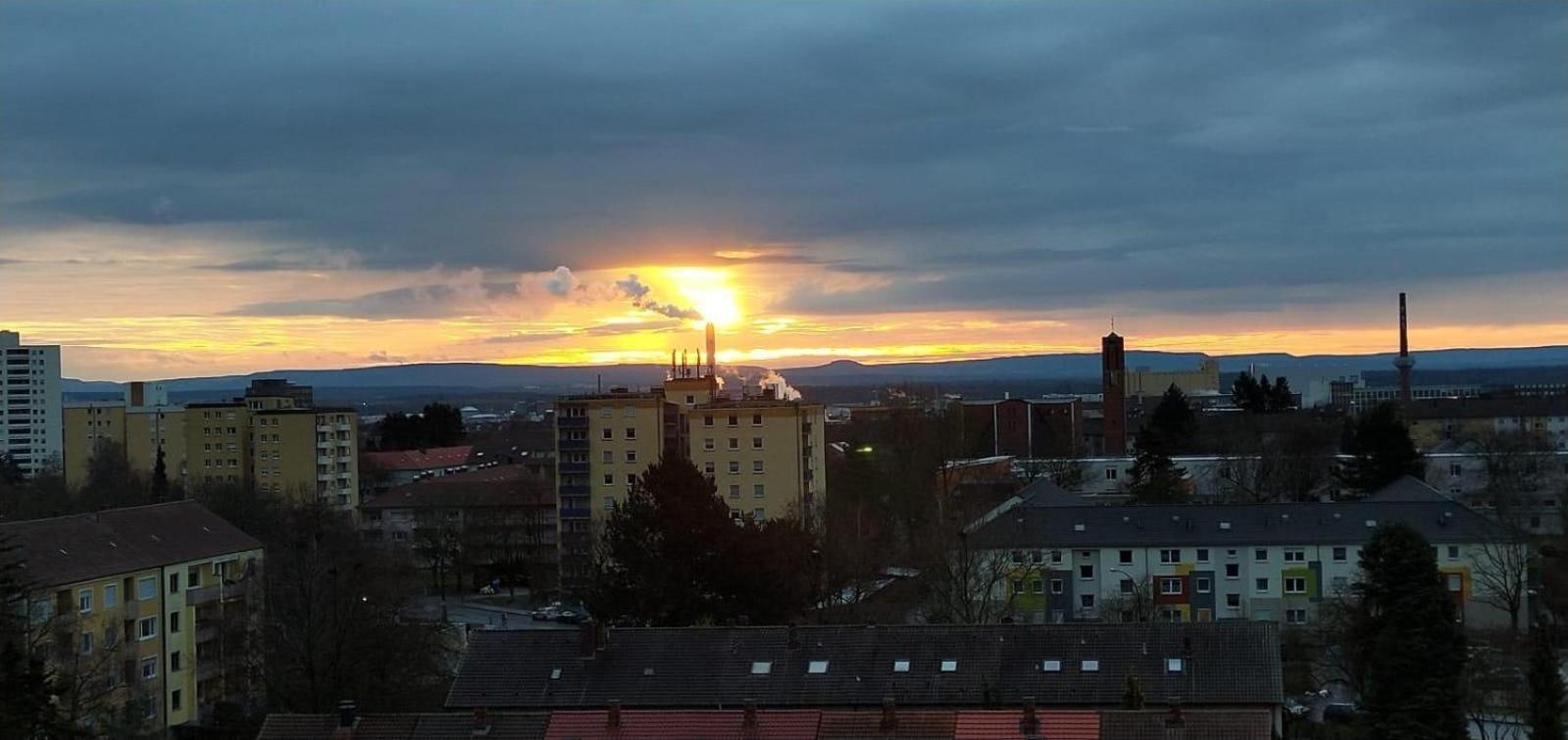 Penthouse "Marc Aurel" - Greatview, Wifi & Netflix Apartment Schweinfurt Ruang foto